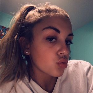 Meet your Posher, Danyelle